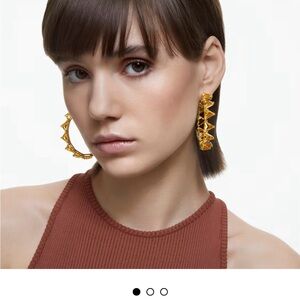 Swarovski Ortyx hoop earrings Triangle cut, Yellow, Gold-tone plated